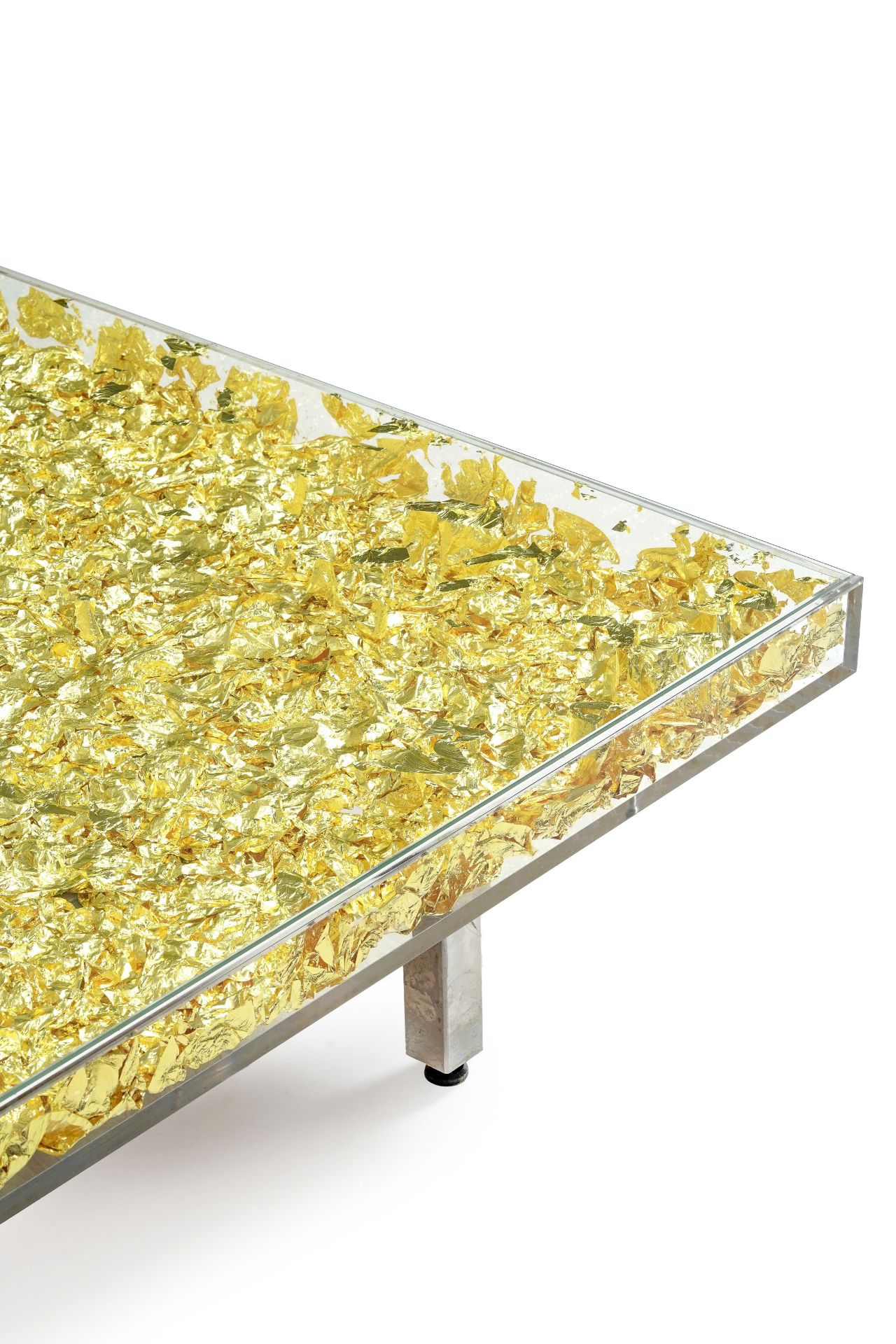 Yves Klein (1928-1962), Table d'Or , technique mixte (verre, plexiglas, piètement en métal et feuil - Image 3 of 5