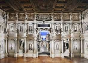 Candida Höfer (1944), "Teatro Olimpico Vicenza II", 2010, C-Print, éd. 5/6