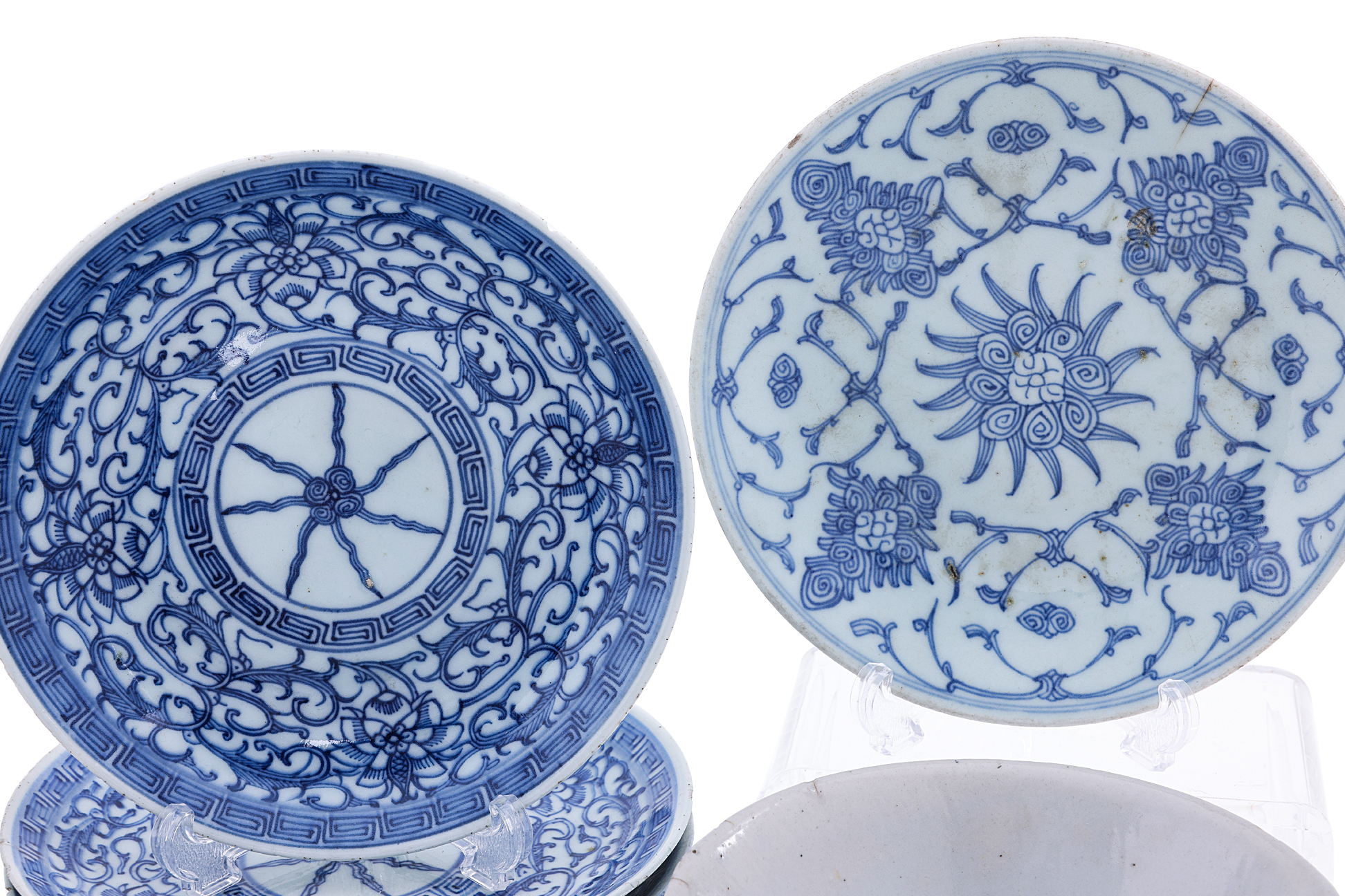 AN ASSORTED GROUP OF BLUE AND WHITE DISHES AND BOWLS - Image 2 of 4