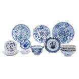 AN ASSORTED GROUP OF BLUE AND WHITE DISHES AND BOWLS