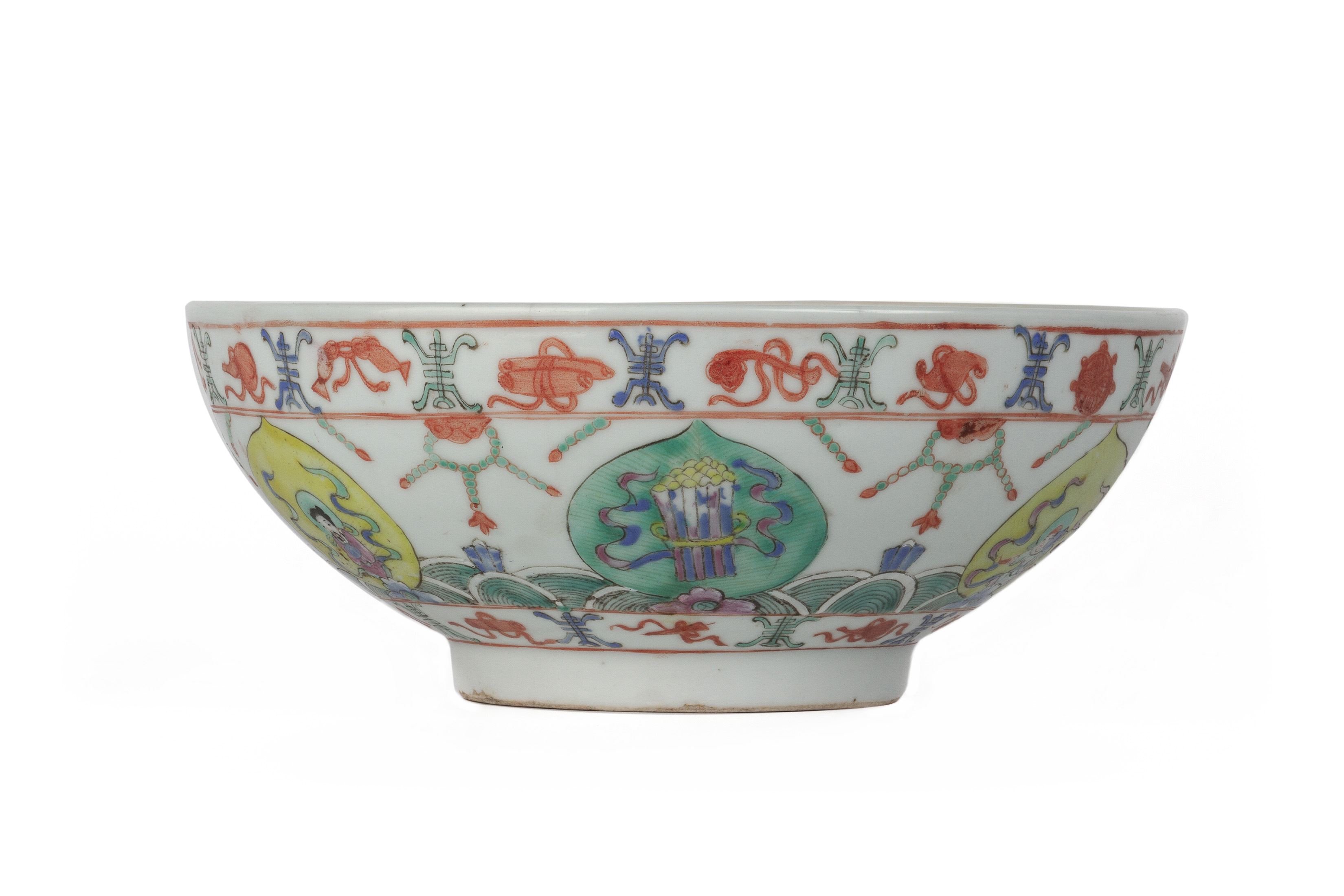 A FAMILLE ROSE PORCELAIN MARRIAGE TYPE BOWL