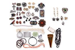 A LARGE GROUP OF ASSORTED COSTUME JEWELLERY AND OTHER ITEMS