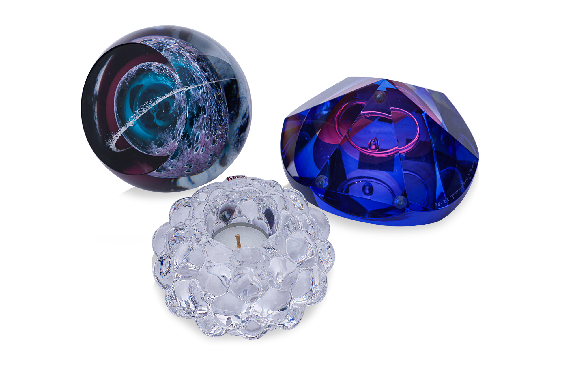 A GROUP OF ASSORTED PAPERWEIGHTS AND OTHER OBJECTS - Image 3 of 3