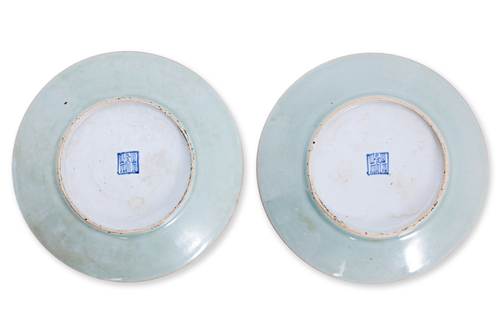 A PAIR OF FAMILLE ROSE DISHES - Image 3 of 3