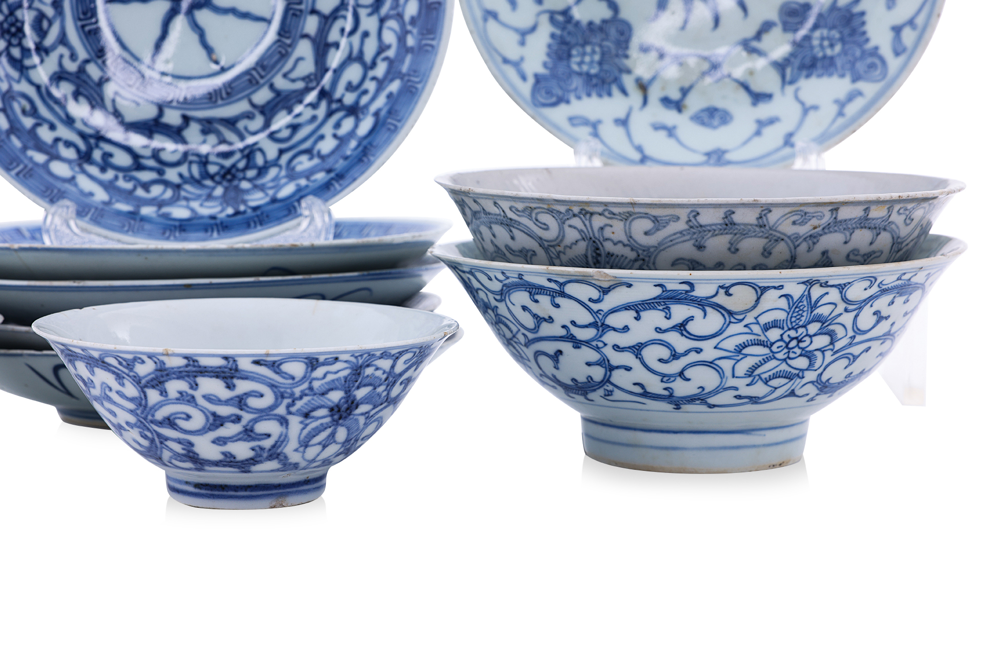 AN ASSORTED GROUP OF BLUE AND WHITE DISHES AND BOWLS - Image 3 of 4