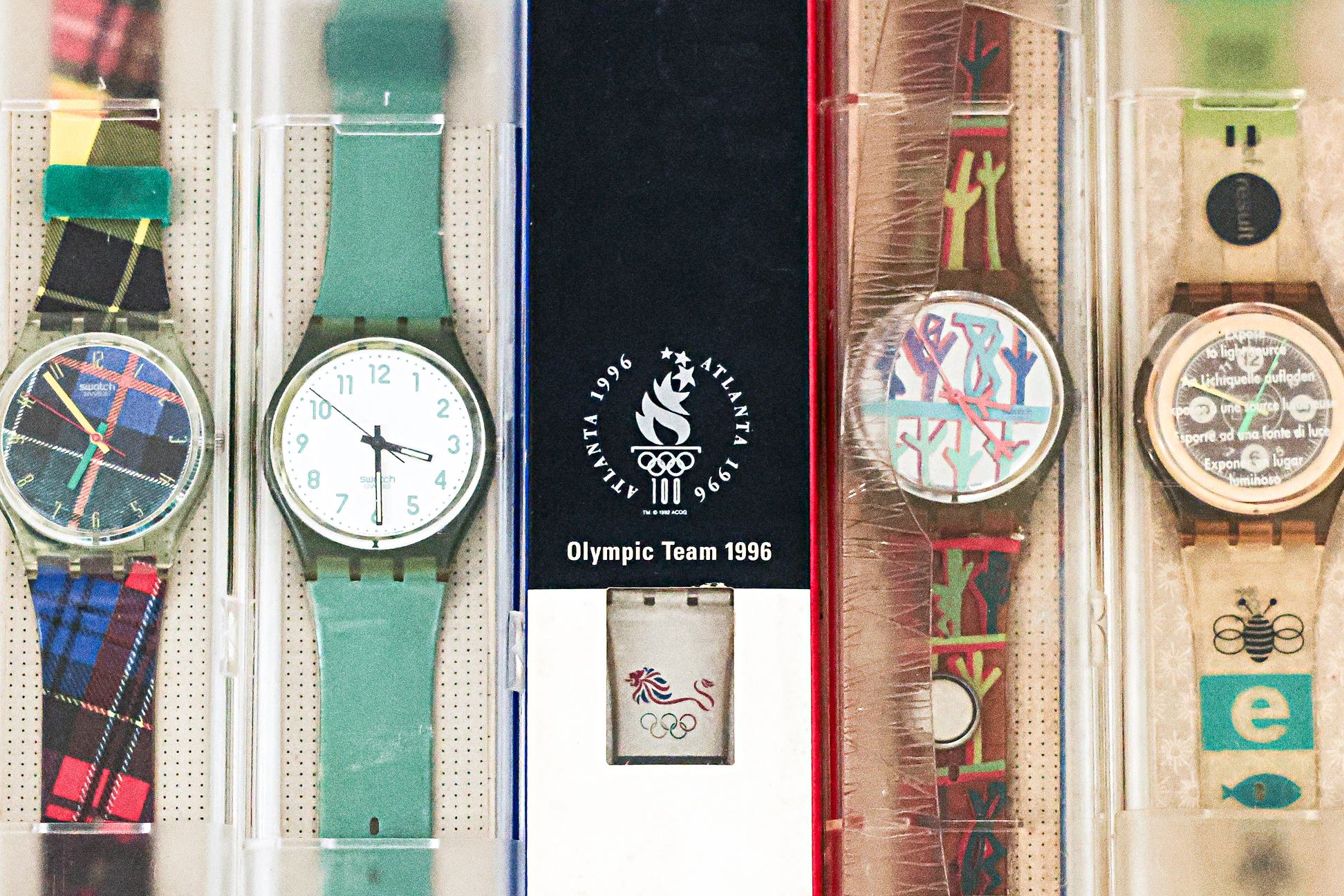 A QUANTITY OF SWATCH WATCHES - Image 3 of 3