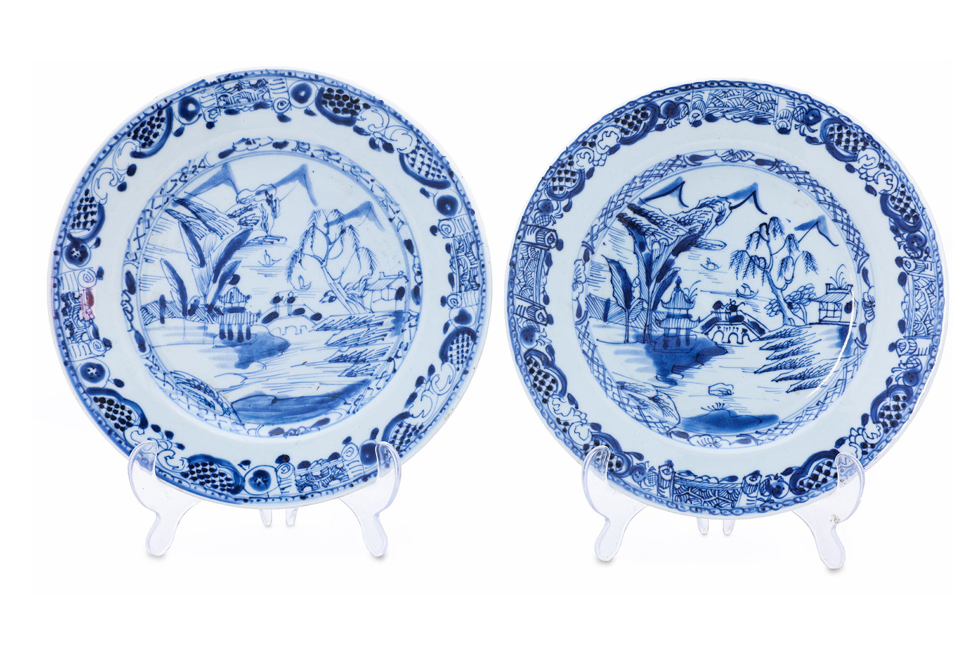 A PAIR OF BLUE AND WHITE PORCELAIN LANDSCAPE PLATES