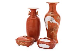 A GROUP OF FOUR CORAL GROUND PORCELAIN ITEMS