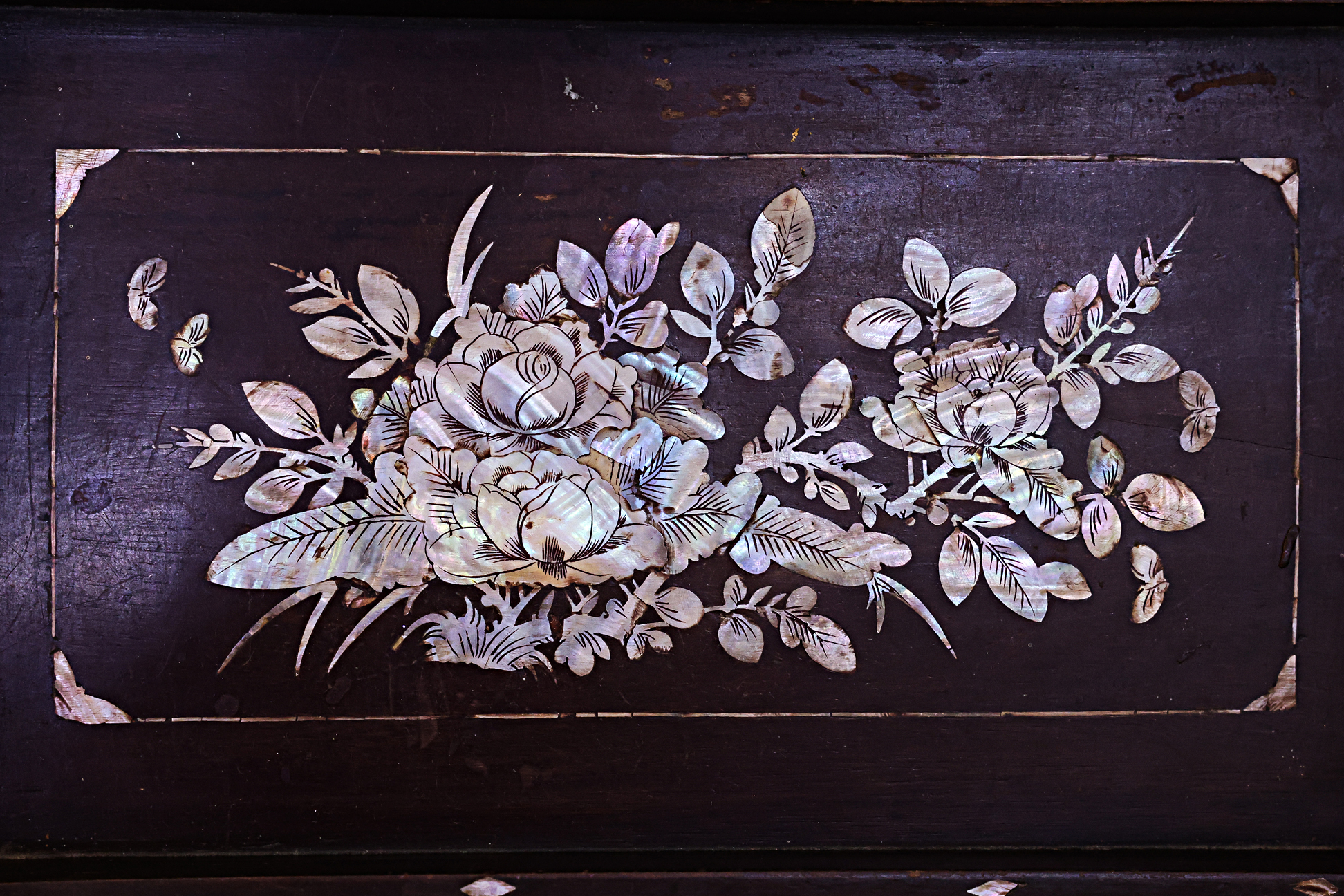 TWO ROSEWOOD AND MOTHER OF PEARL SHELL RECTANGULAR TRAYS - Image 2 of 3