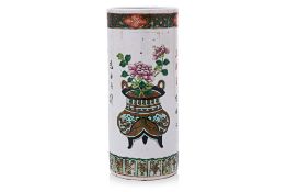 A FAMILLE ROSE CYLINDRICAL PORCELAIN VASE OR HAT STAND