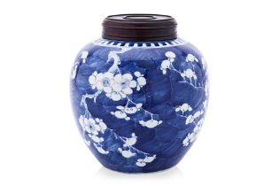A BLUE AND WHITE PORCELAIN GINGER JAR AND COVER