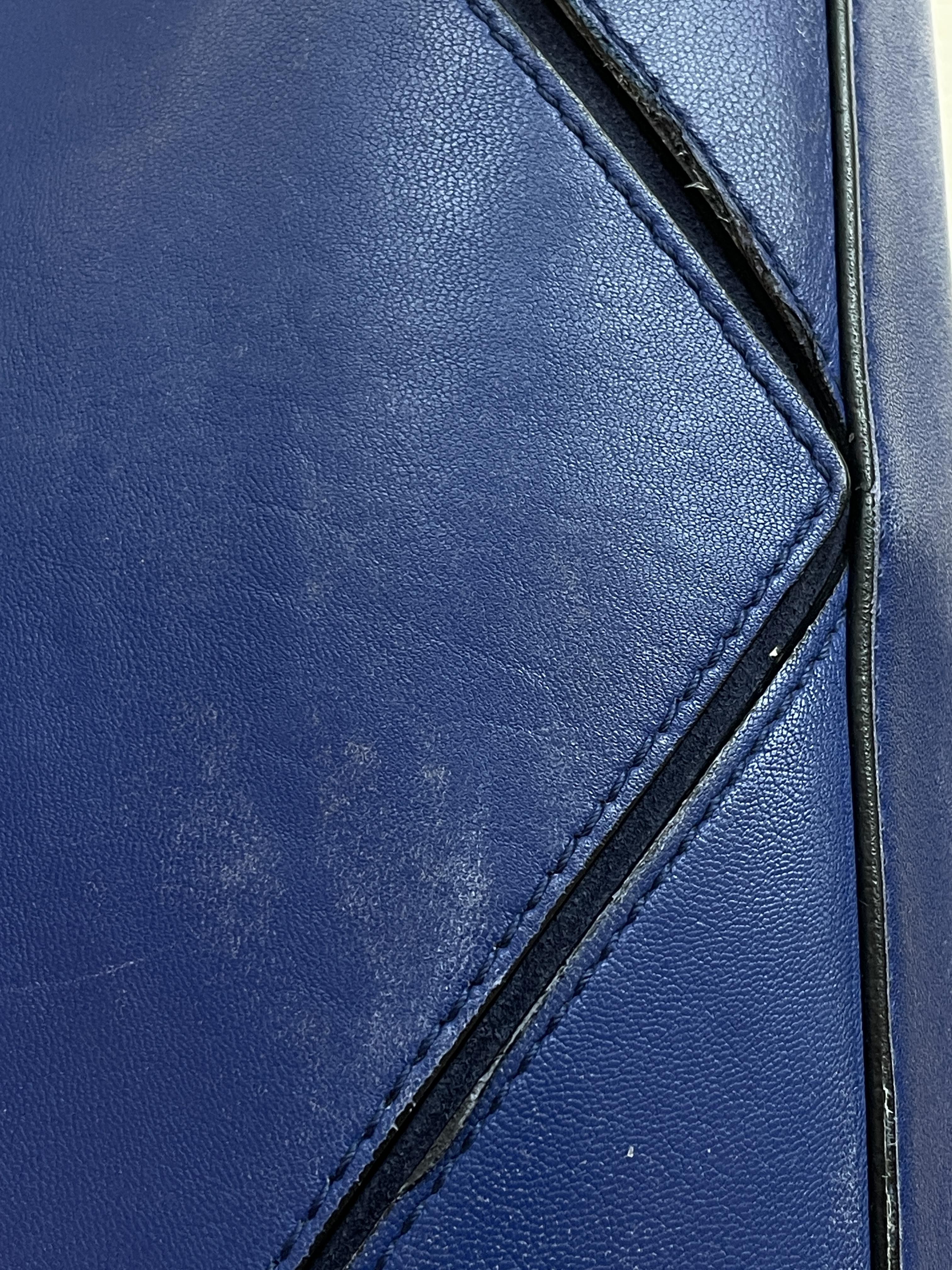 A GIVENCHY BLUE 'EASY' LEATHER TOTE BAG - Image 8 of 10