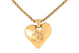 A CHANEL CC HEART PENDANT NECKLACE