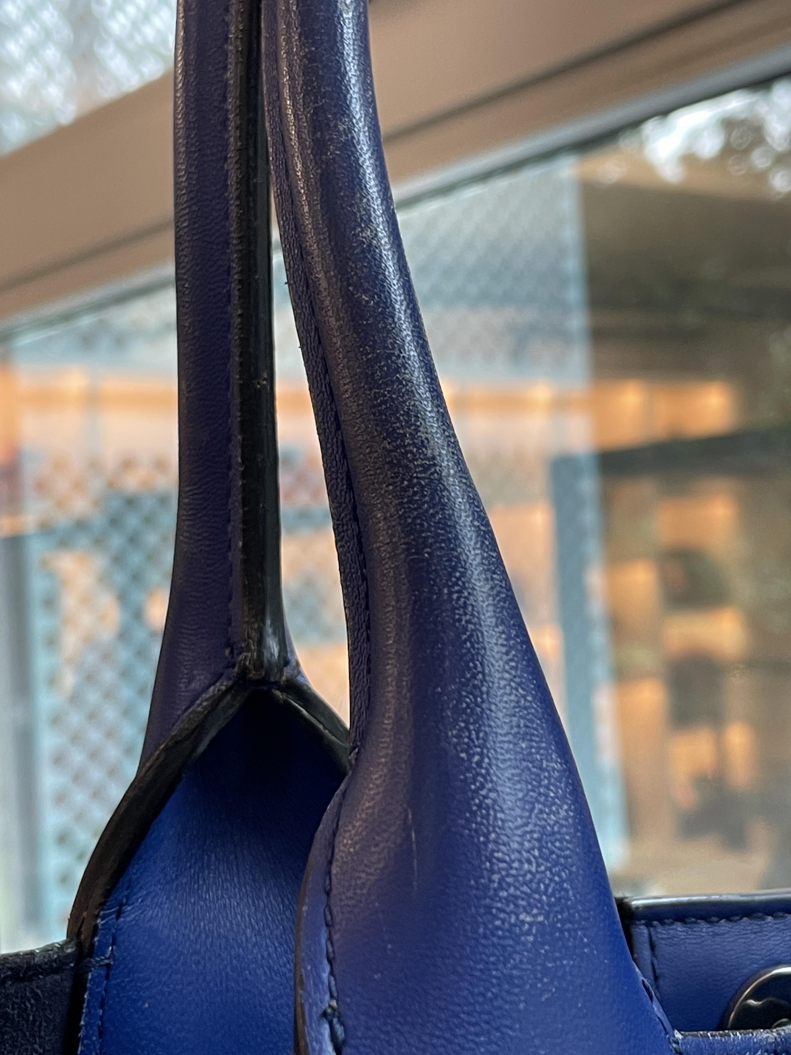 A GIVENCHY BLUE 'EASY' LEATHER TOTE BAG - Image 4 of 10
