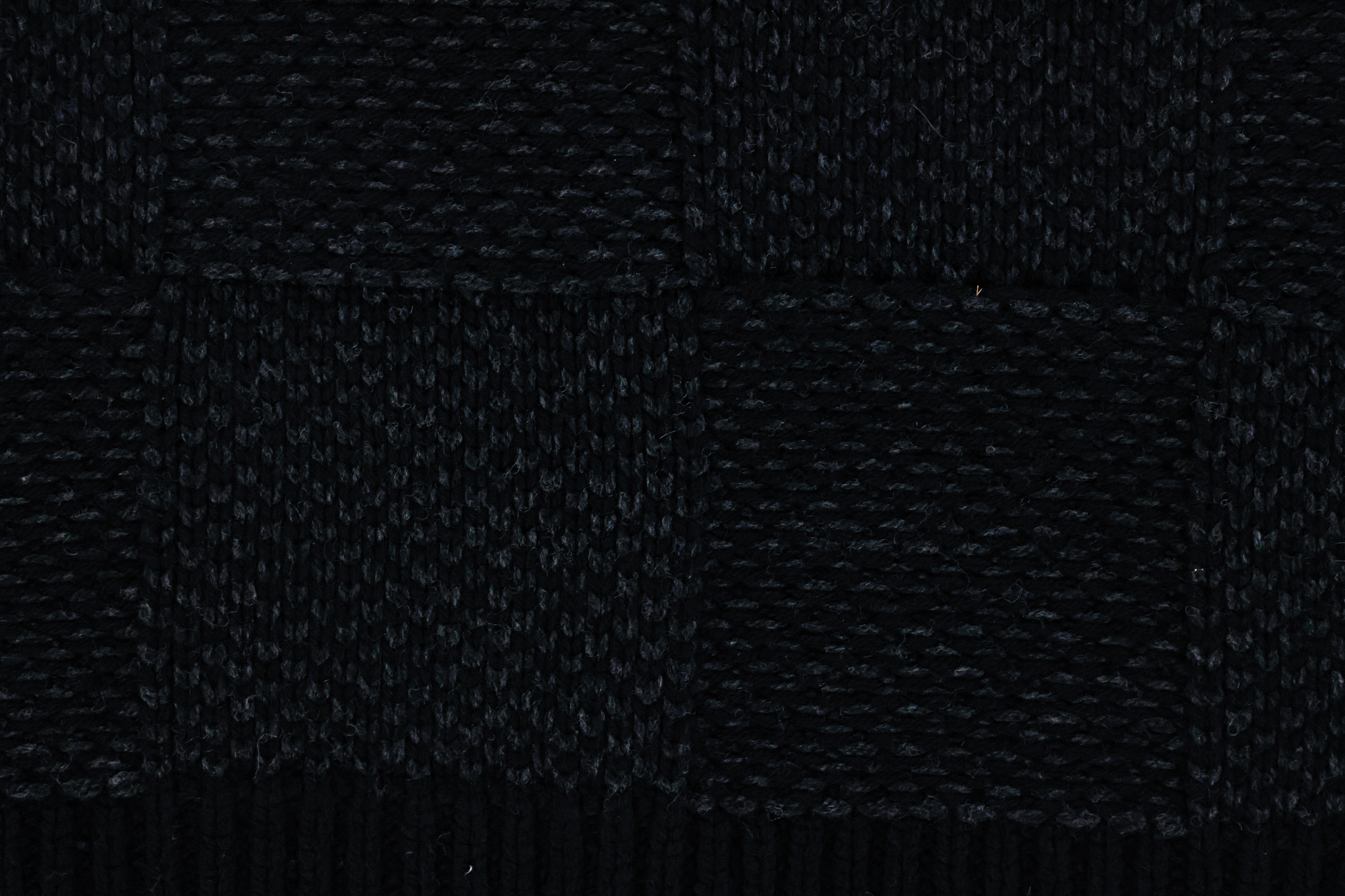 A LOUIS VUITTON DAMIER BLACK WOOL MUFFLER - Image 2 of 2