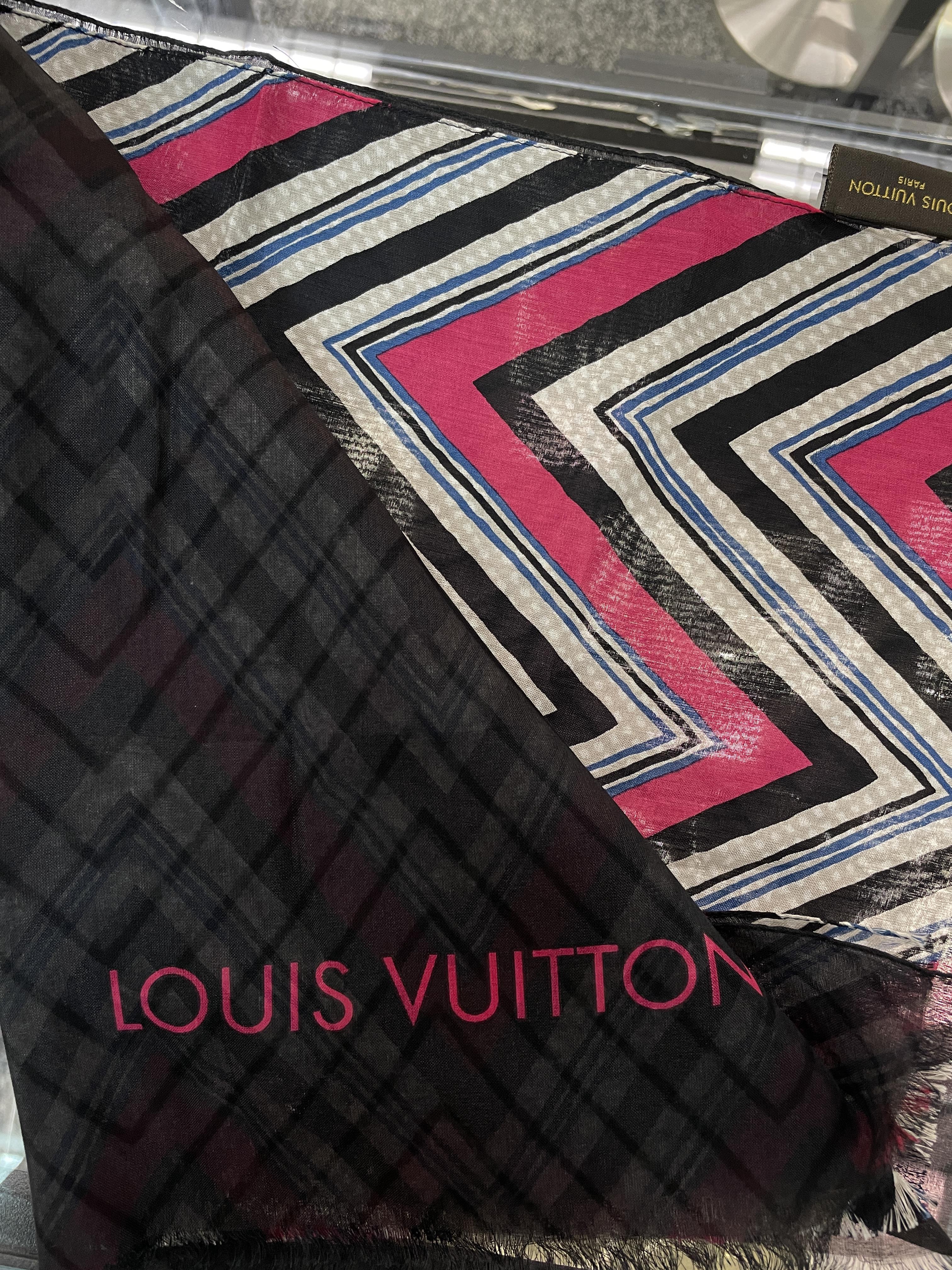 AN ASSORTMENT OF LOUIS VUITTON SCARVES - Image 14 of 14
