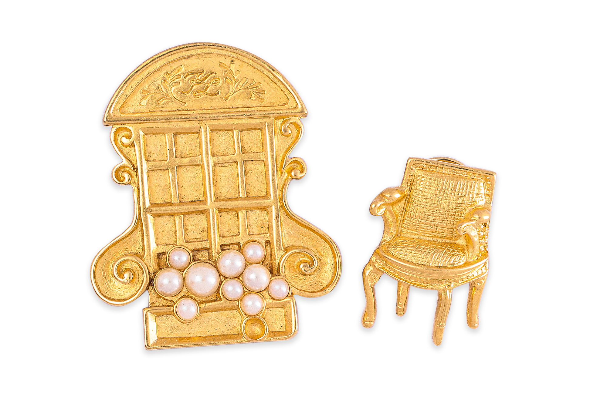 AN ASSORTMENT OF DESIGNER GILT BROOCHES - Image 3 of 3