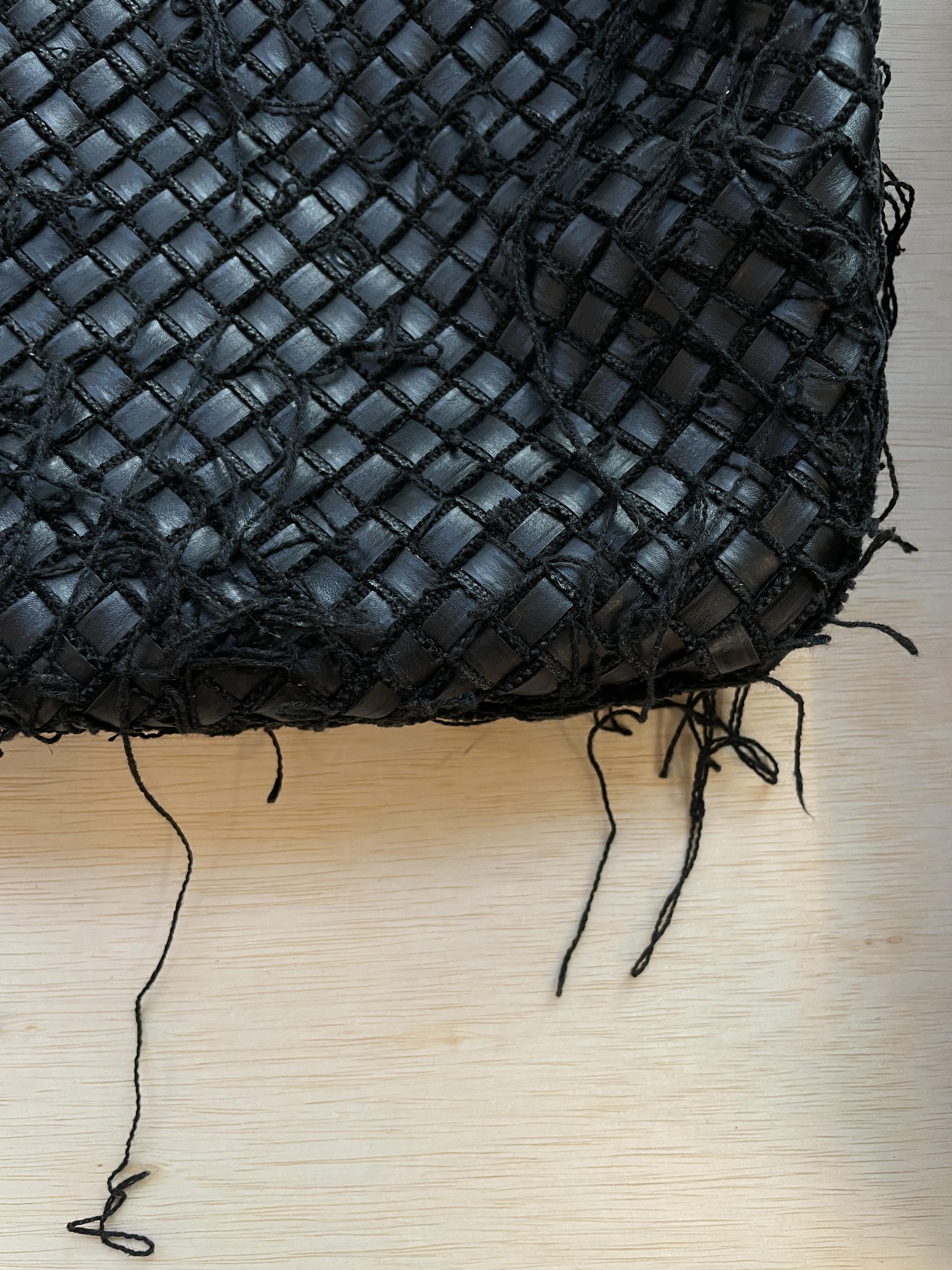 A BOTTEGA VENETA INTRECCIATO FRINGE NETTED HOBO BAG - Image 11 of 11