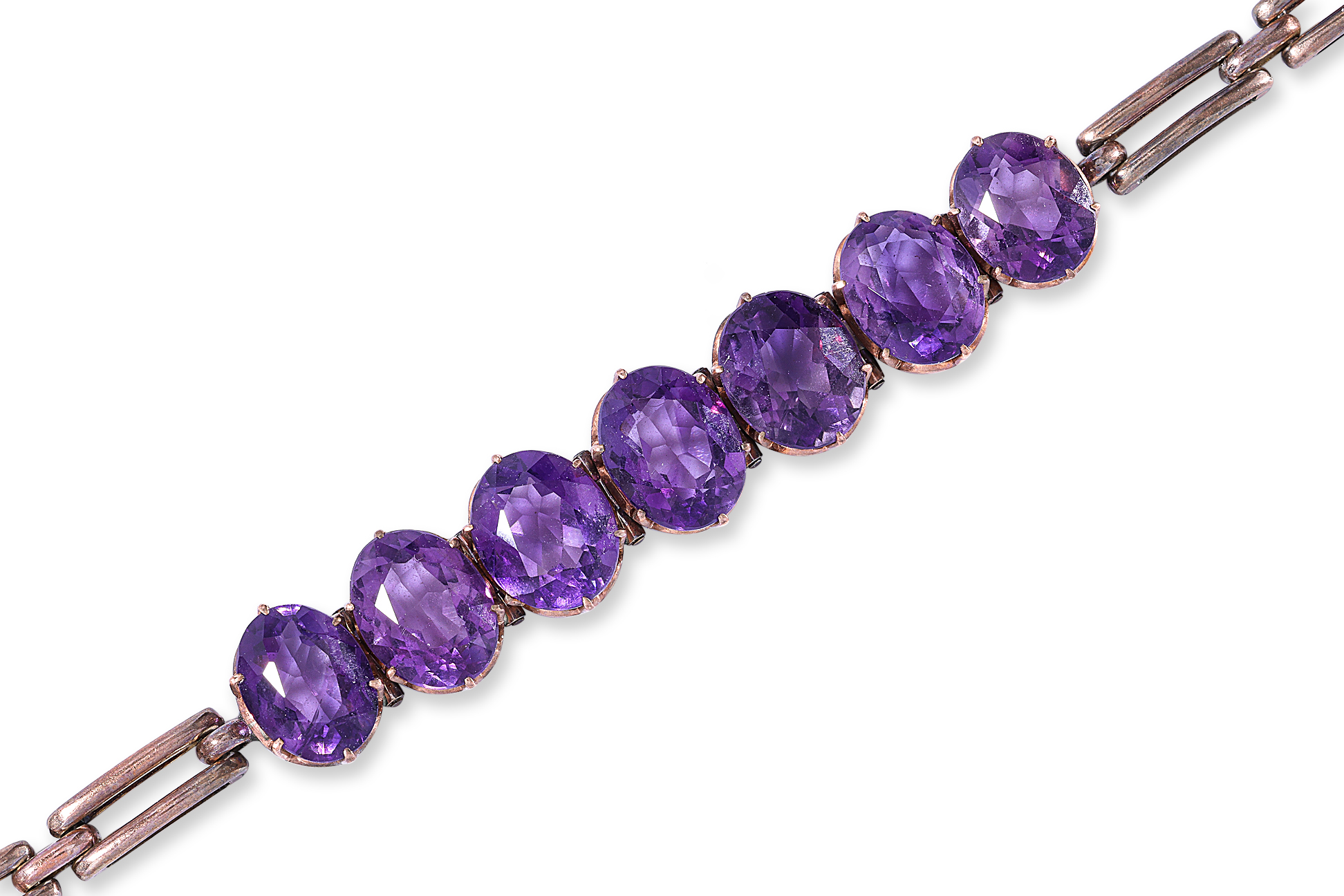 AN AMETHYST SEVEN STONE BRACELET