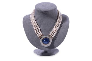 AN IMPRESSIVE AND VERY LARGE UNHEATED STAR SAPPHIRE NECKLACE