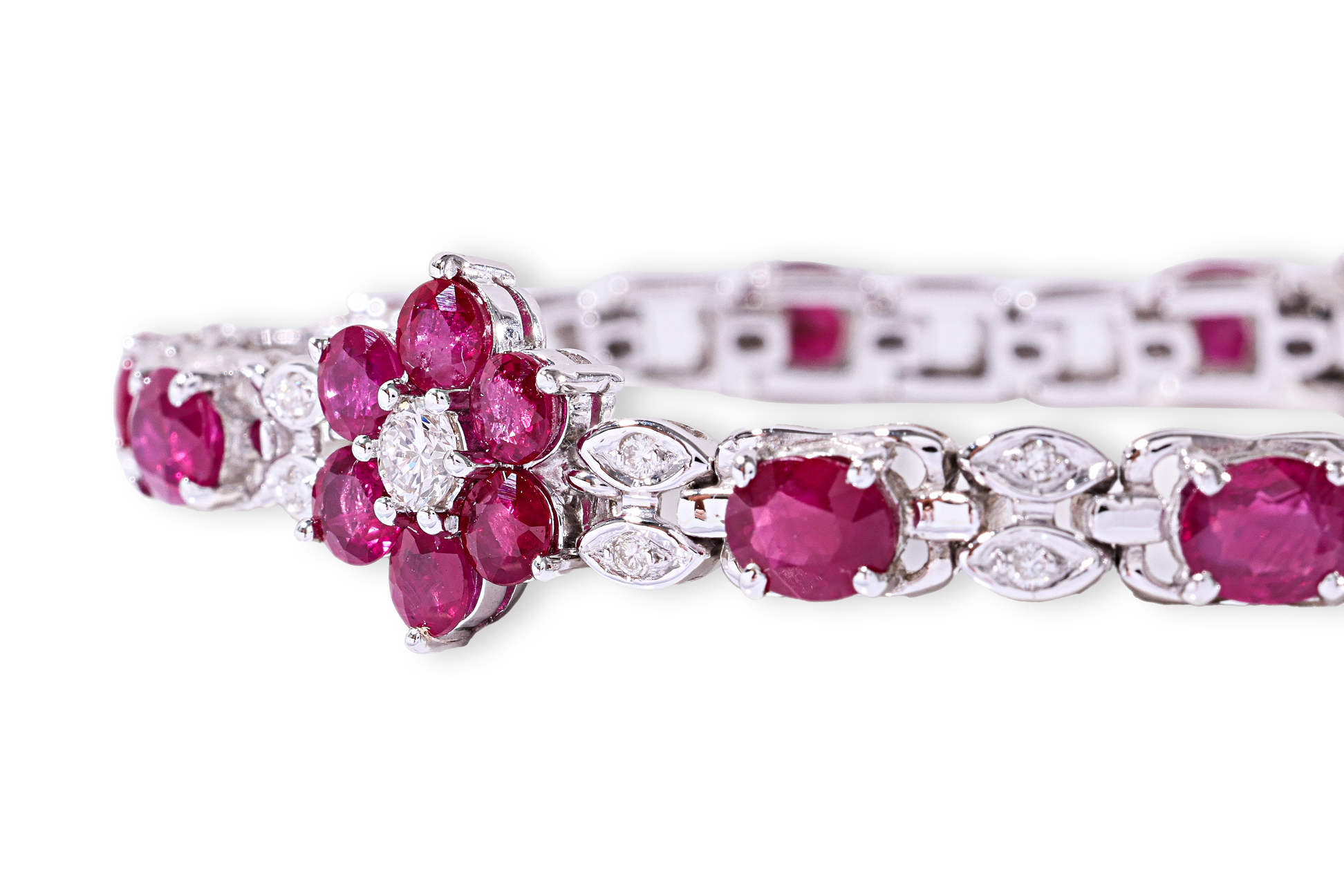 A BURMESE RUBY AND DIAMOND BRACELET - Image 3 of 14