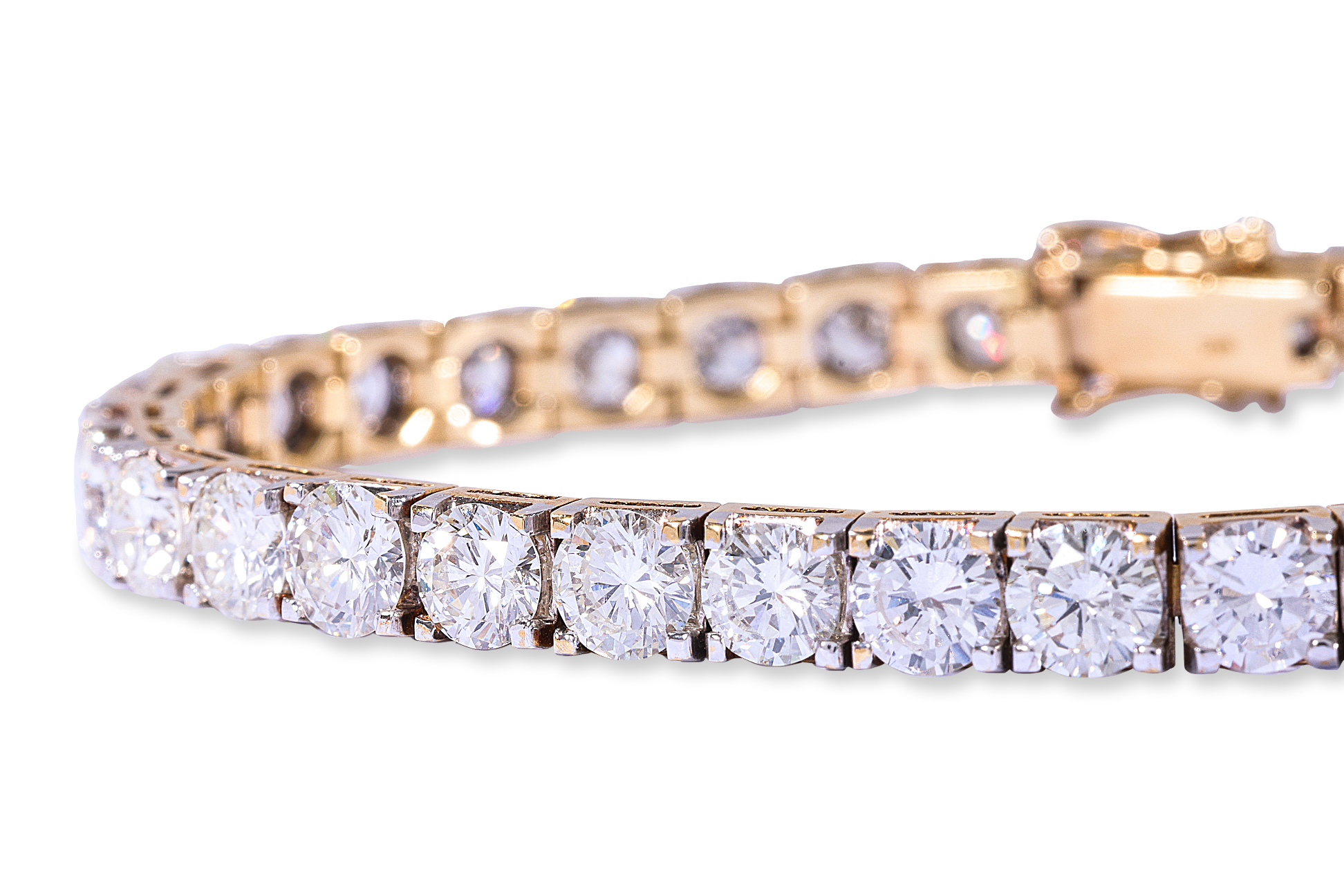 A FINE DIAMOND TENNIS BRACELET - Image 2 of 4