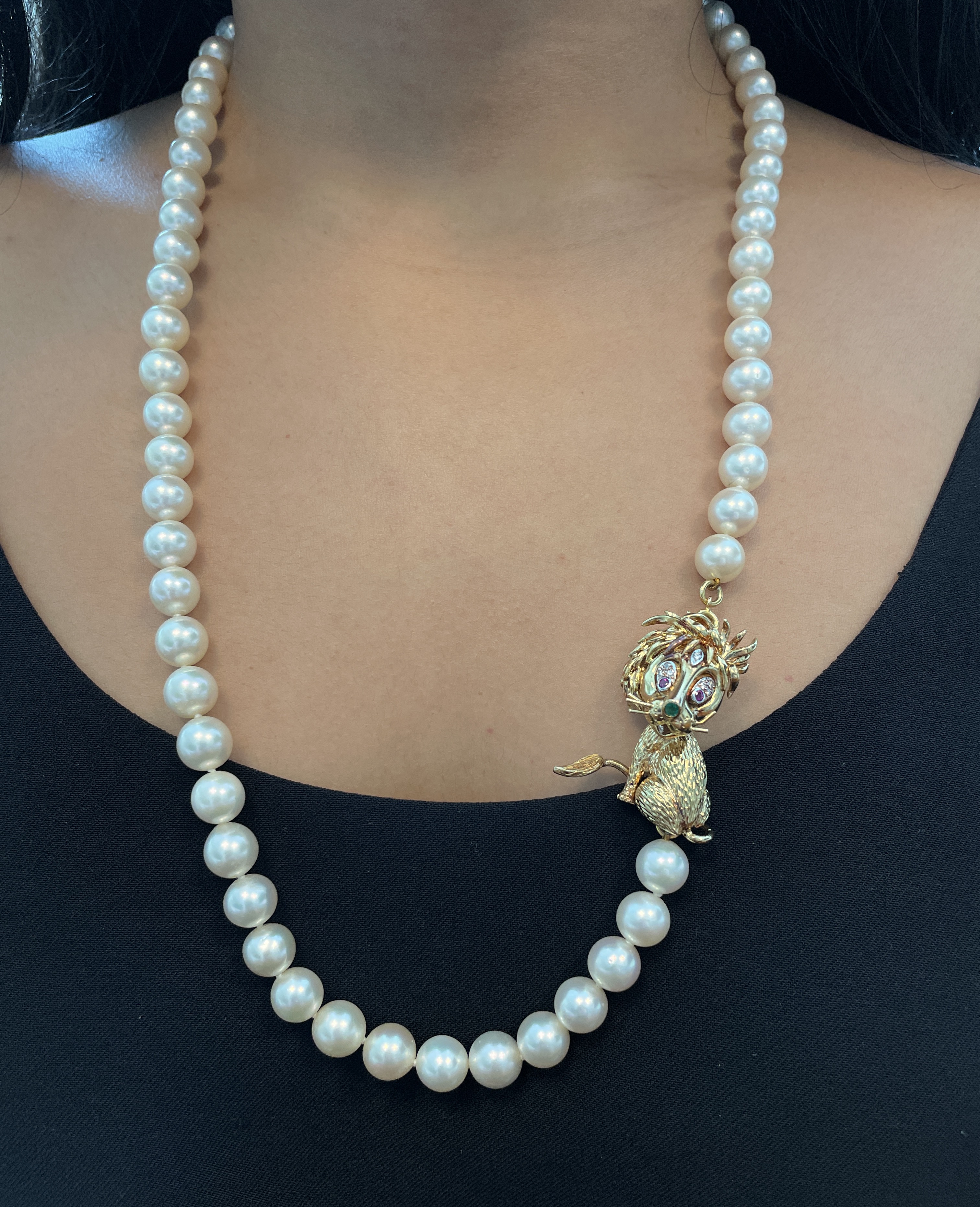 A CULTURED AKOYA PEARL NECKLACE WITH DETACHABLE LION CLASP - Image 5 of 5