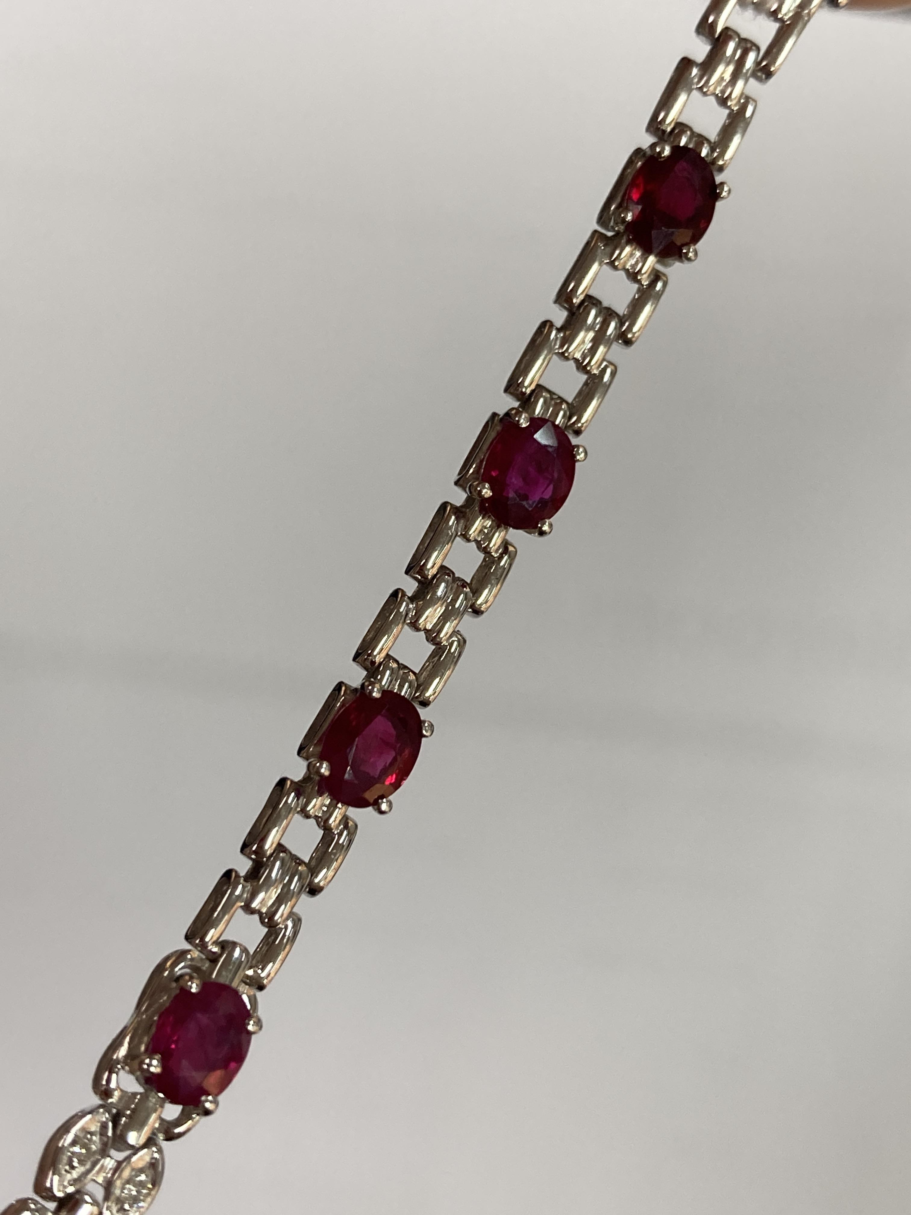 A BURMESE RUBY AND DIAMOND BRACELET - Image 14 of 14