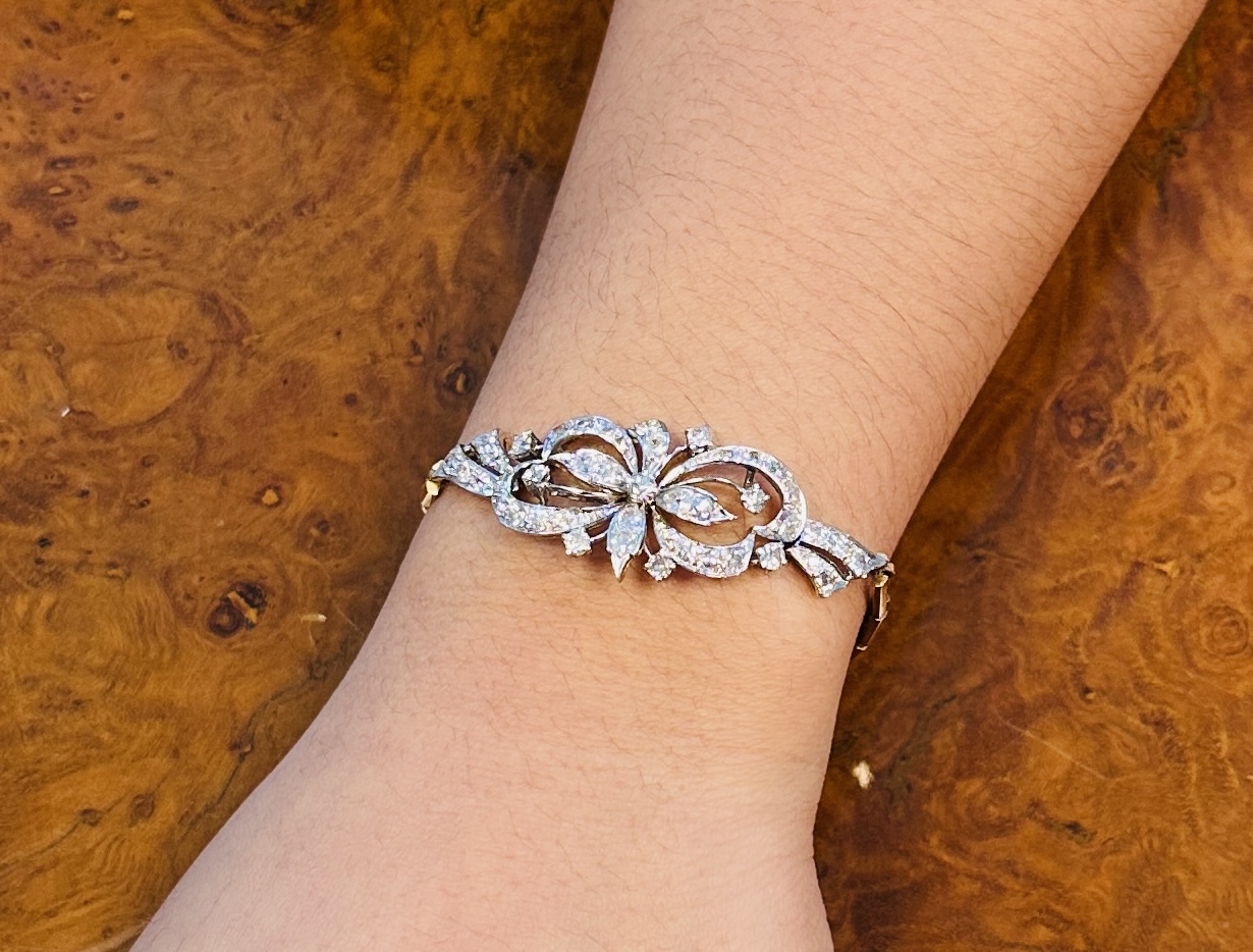 A FOILIATE DIAMOND BRACELET - Image 4 of 4