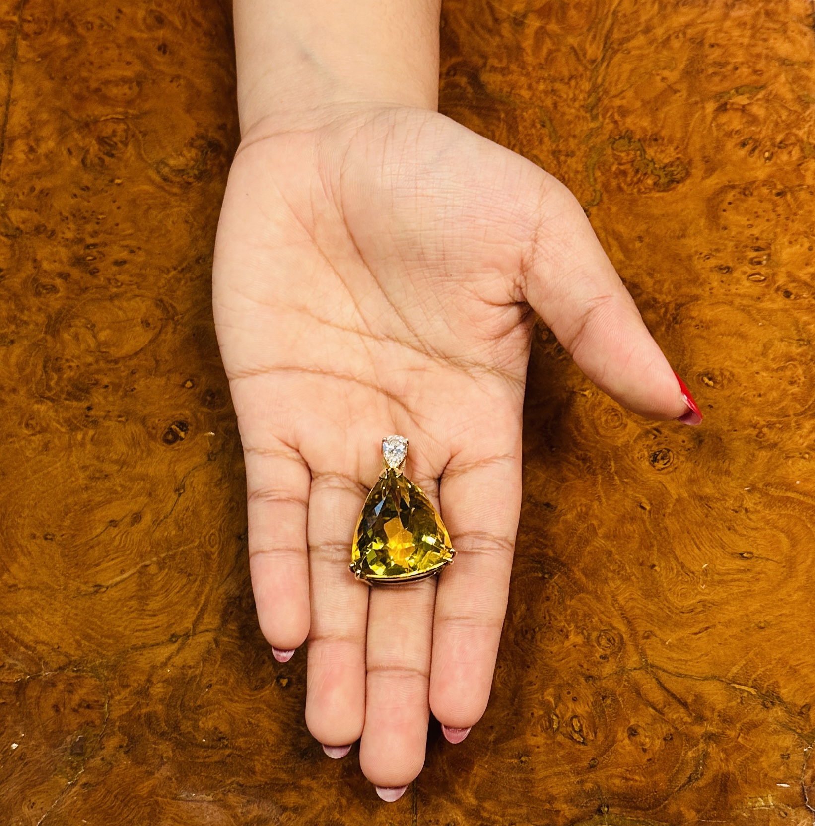 A VERY LARGE YELLOW BERYL AND DIAMOND PENDANT - Image 4 of 4