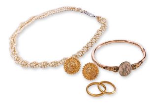 A GROUP OF JEWELLERY