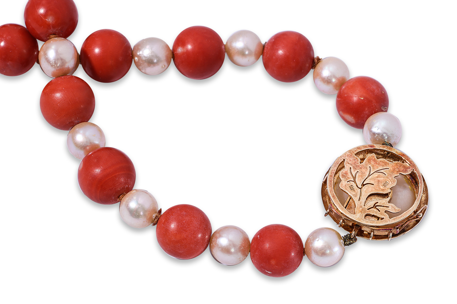 A LONG CORAL AND CULTURED PEARL STRAND ON A MABE PEARL CLASP - Image 5 of 6