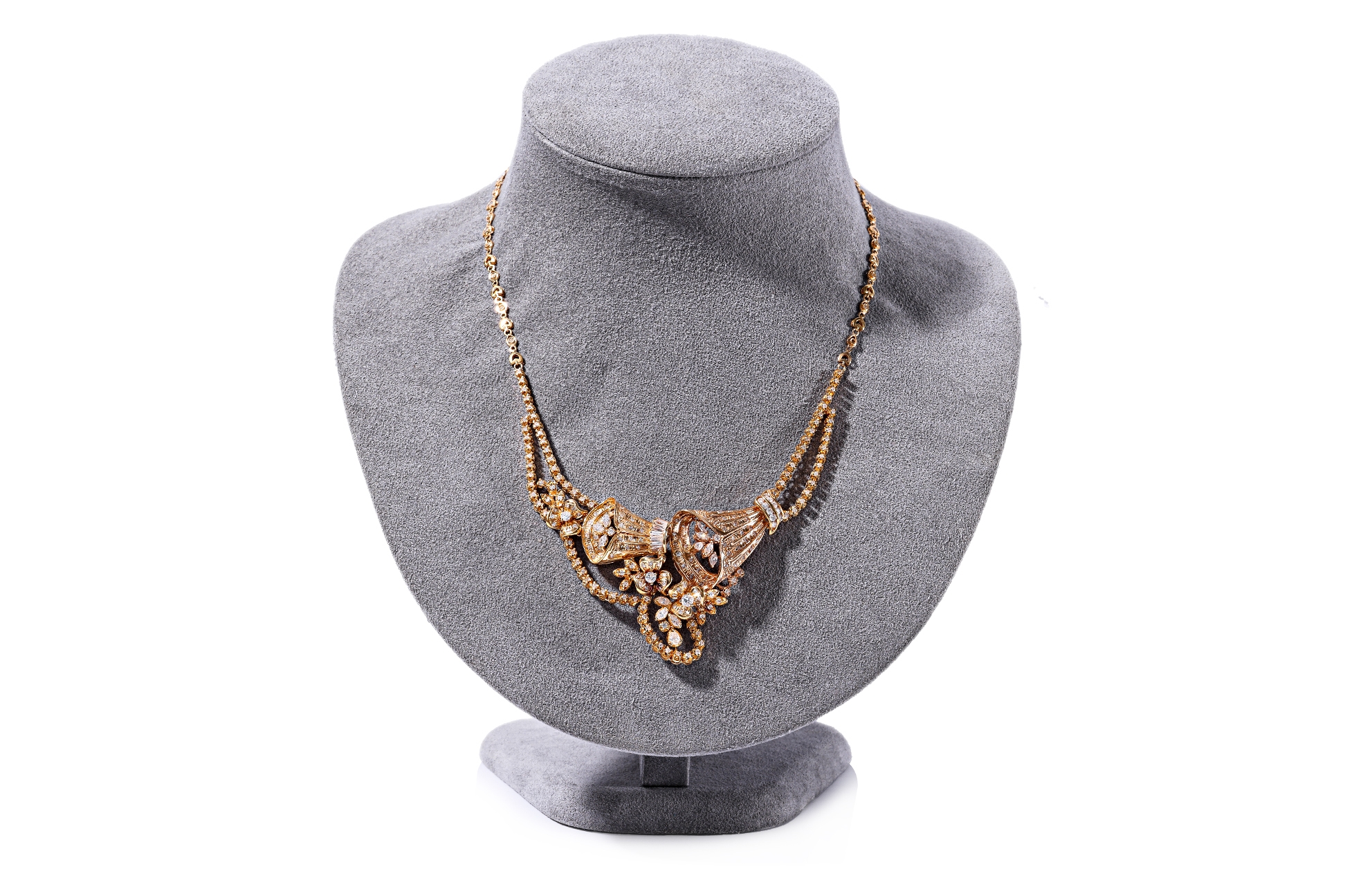 A LARGE DIAMOND 'FLORAL BASKET' NECKLACE - Image 3 of 5