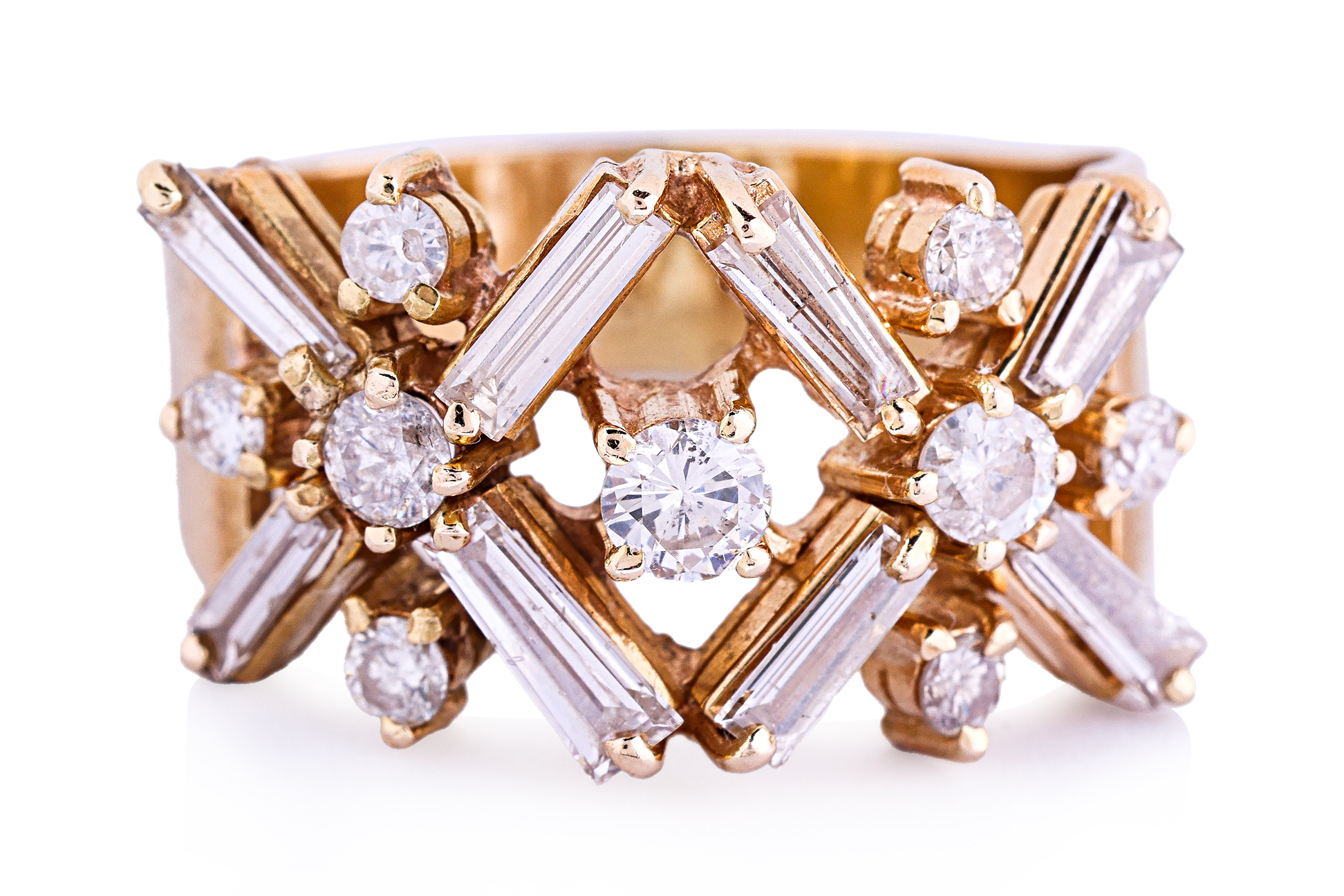 A BAGUETTE AND ROUND DIAMOND RING - Image 2 of 9