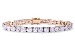 A FINE DIAMOND TENNIS BRACELET