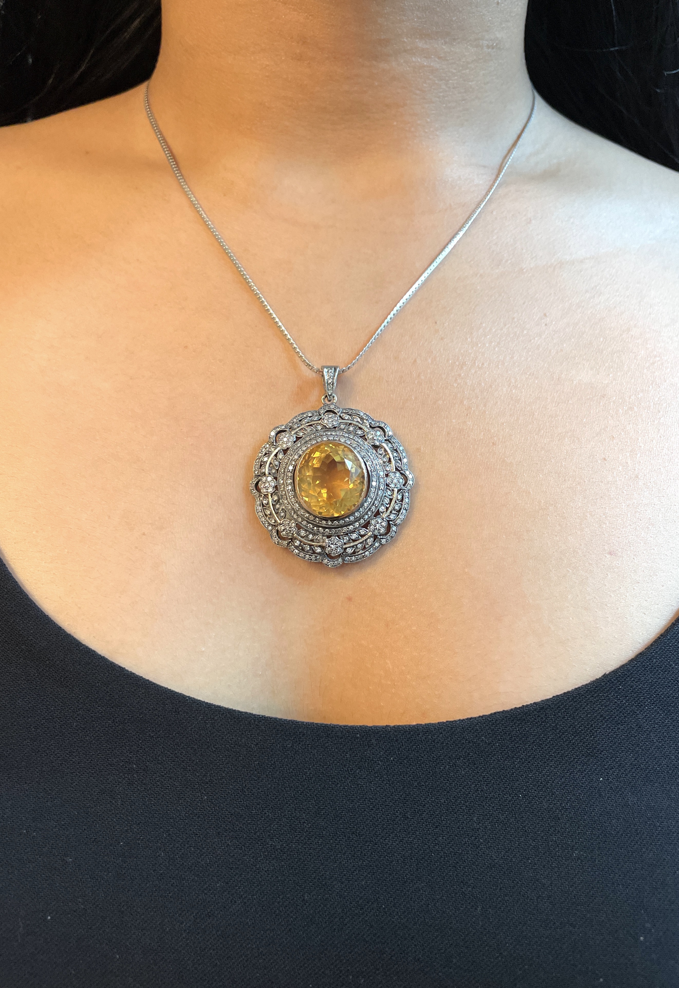 A CITRINE AND DIAMOND PENDANT ON CHAIN - Image 4 of 9