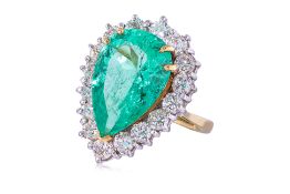 A COLOMBIAN EMERALD AND DIAMOND CLUSTER RING