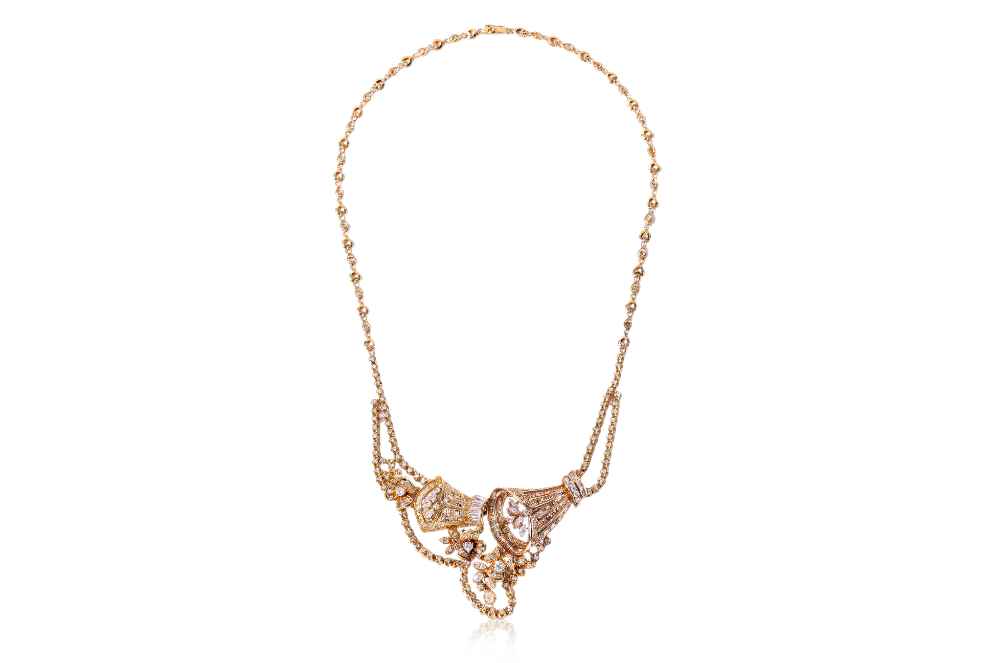 A LARGE DIAMOND 'FLORAL BASKET' NECKLACE - Image 2 of 5