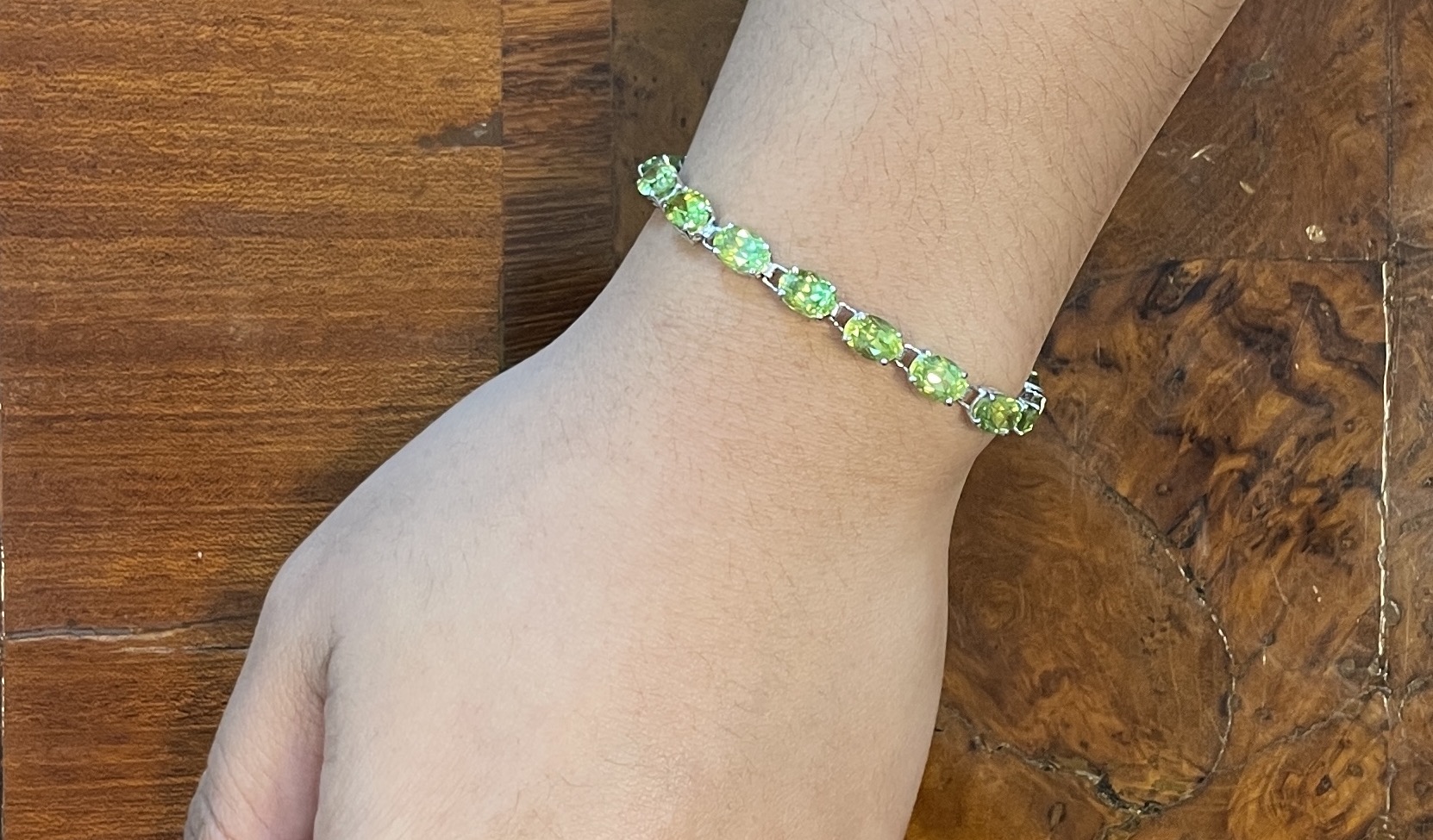 A PERIDOT BRACELET - Image 4 of 4