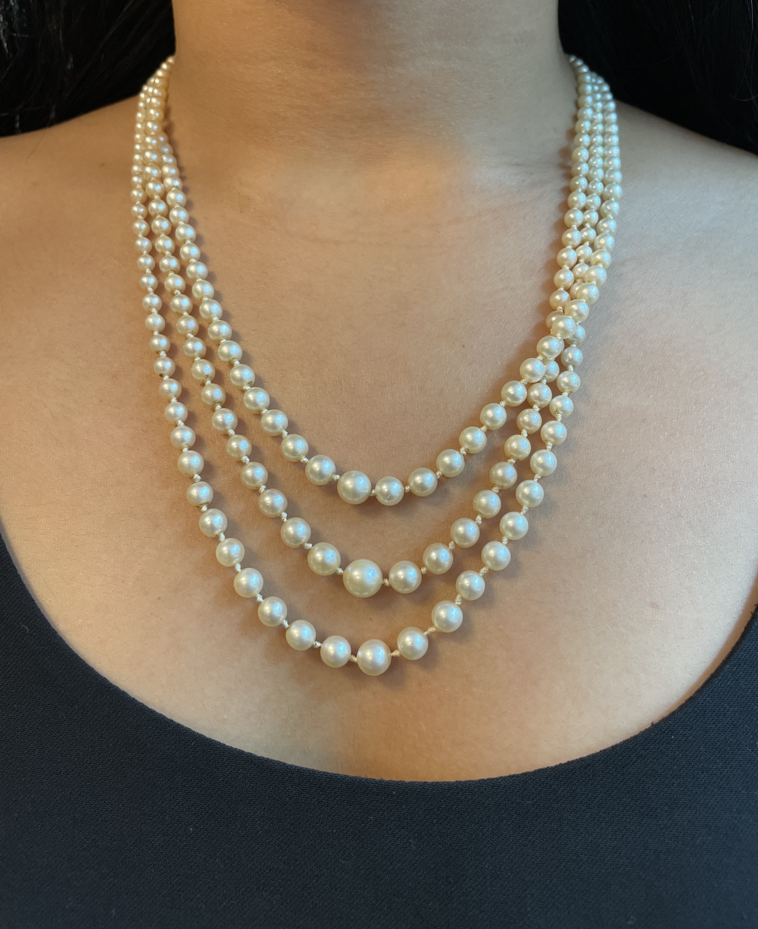 A THREE STRAND AKOYA CULTURED PEARL NECKLACE - Image 5 of 5