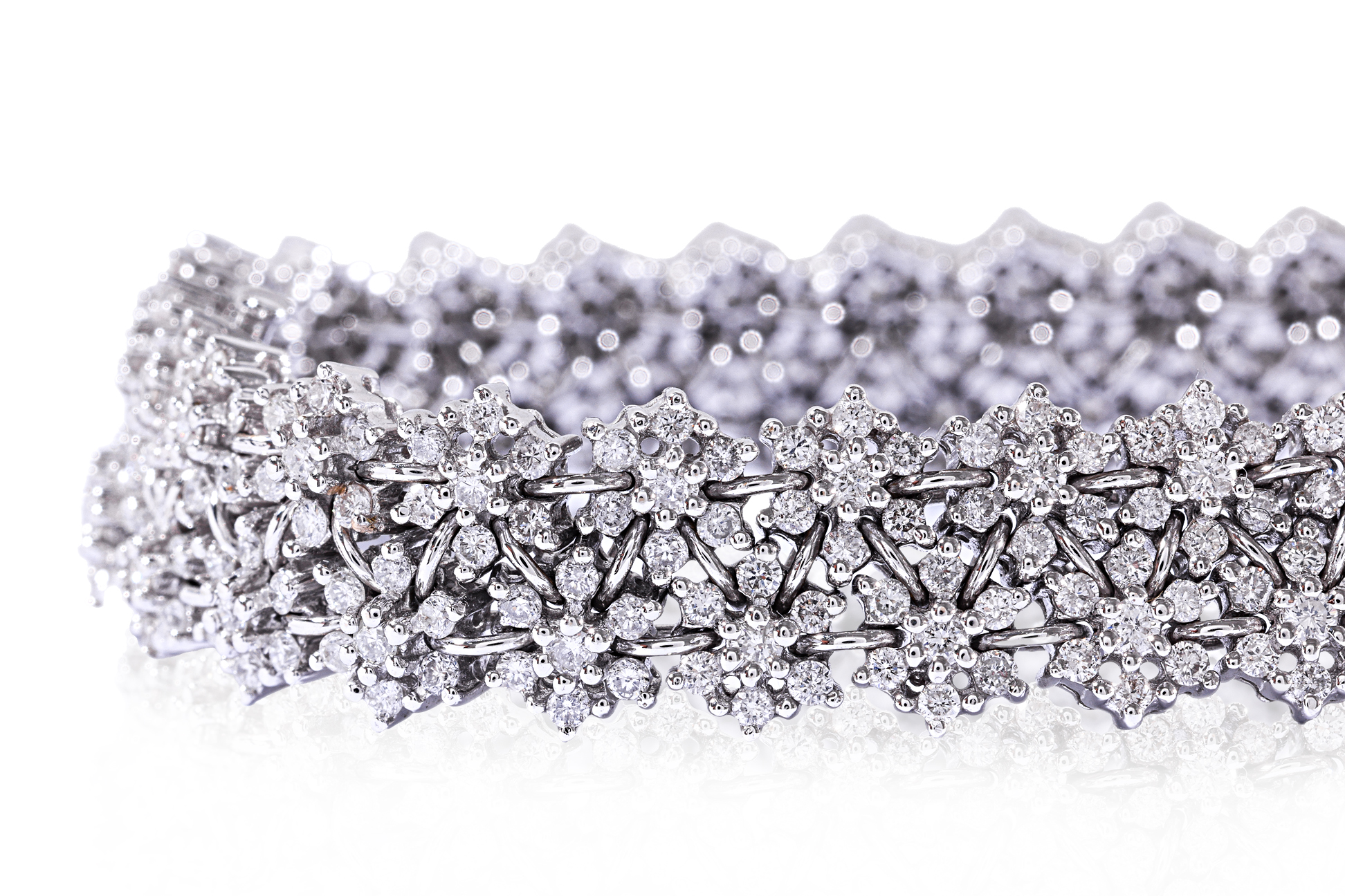 A DIAMOND 'SNOWFLAKE' WHITE GOLD BRACELET - Image 3 of 4