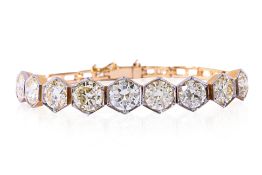 A FINE DIAMOND BRACELET