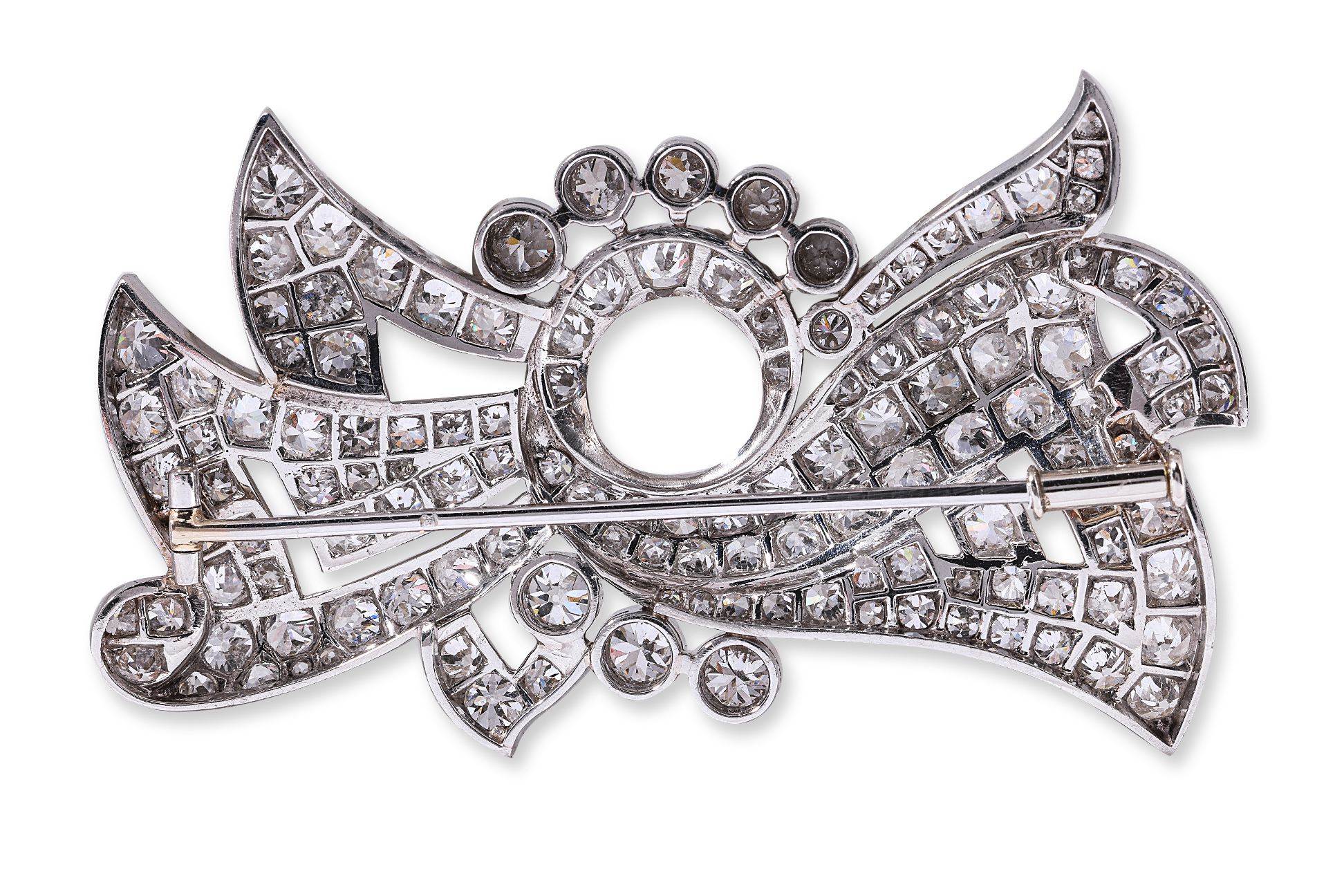 A LARGE DIAMOND 'RIBBON' BROOCH - Image 3 of 4