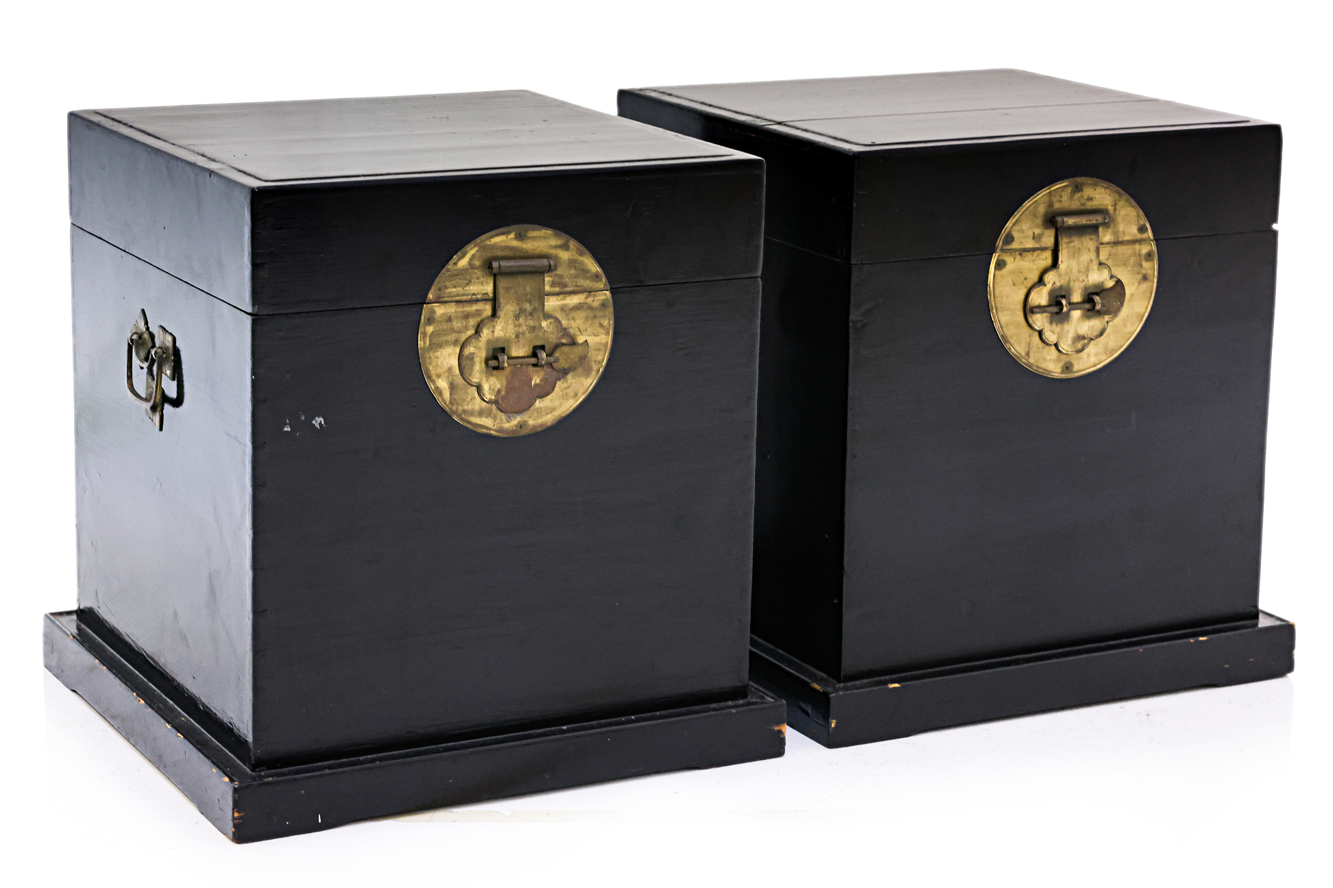 A PAIR OF CHINESE LACQUERED BOXES