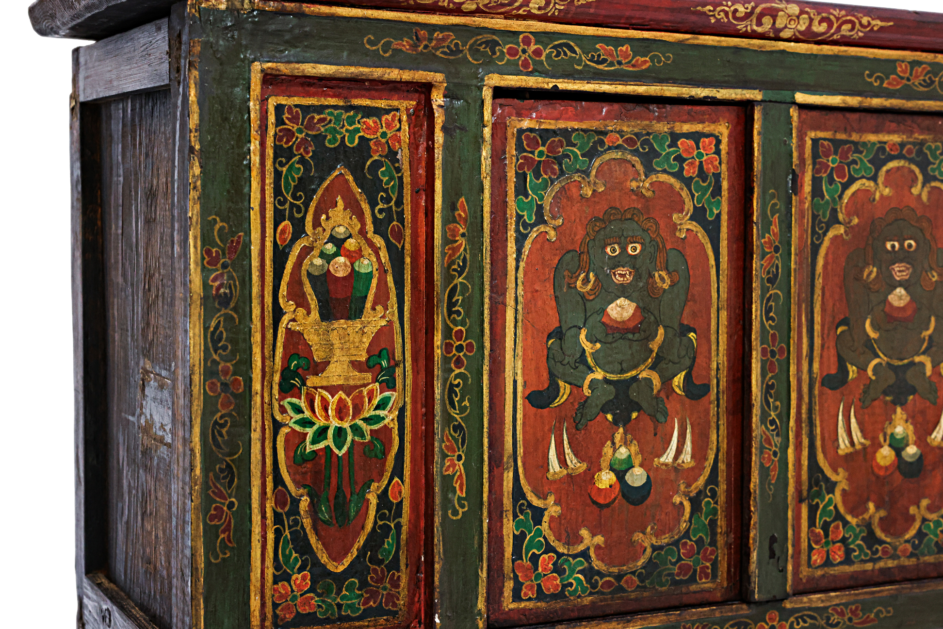 A TIBETAN RED AND GREEN GESSO CABINET - Image 2 of 3