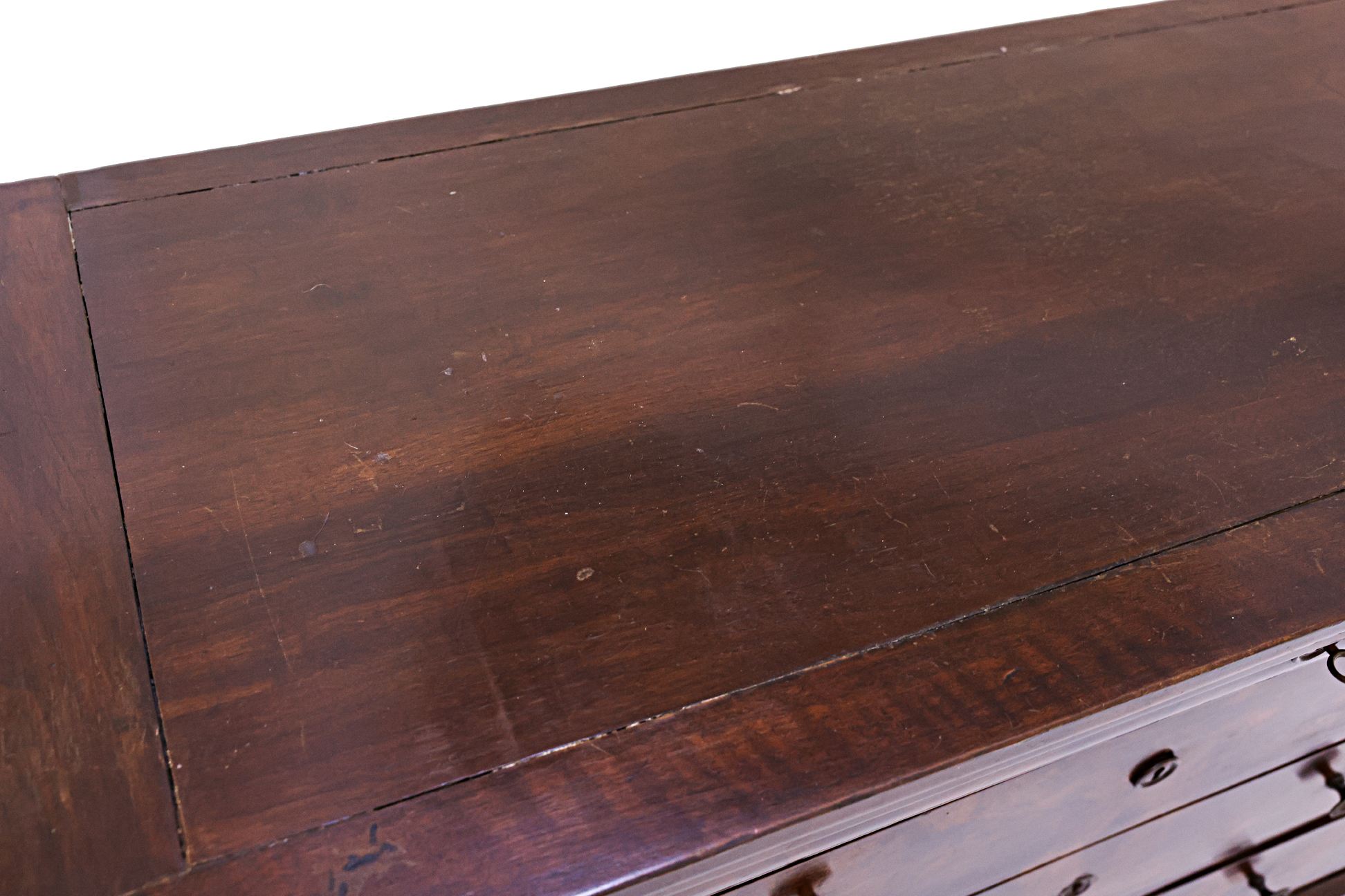 A FRENCH WALNUT CHEST OF DRAWERS - Image 2 of 3