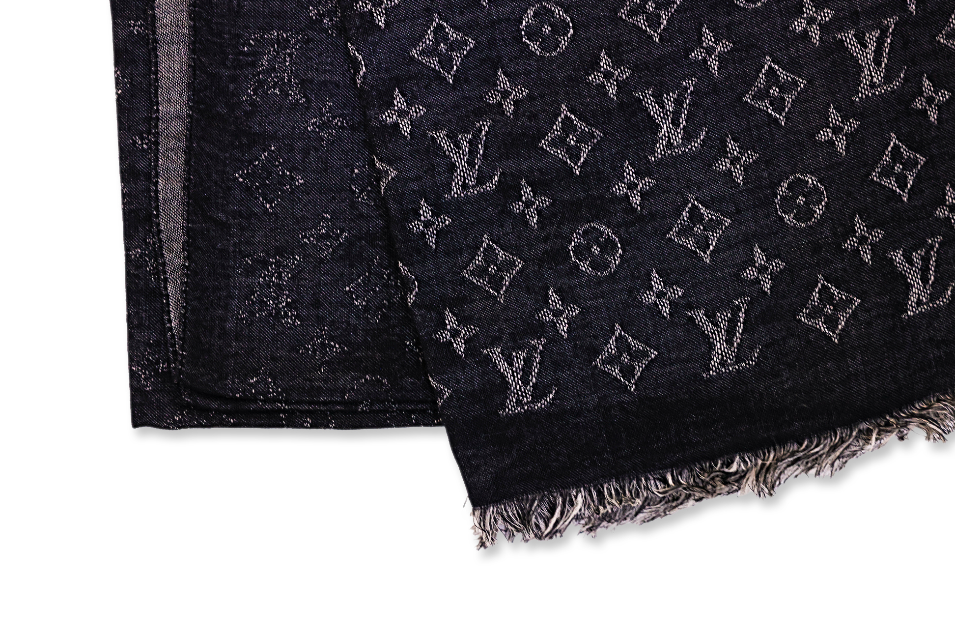 A GROUP OF THREE LOUIS VUITTON SHAWLS - Image 4 of 4