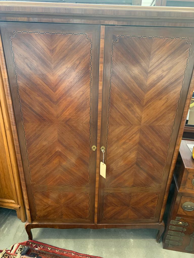A FRENCH PARQUETRY ARMOIRE - Image 4 of 23