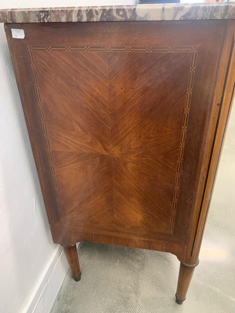 A FRENCH DIRECTOIRE MARQUETRY COMMODE - Image 10 of 24