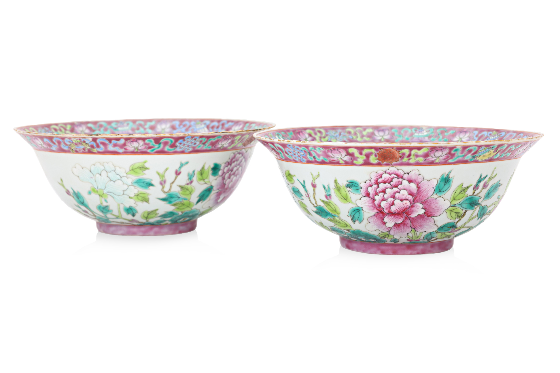 A PAIR OF LARGE FAMILLE ROSE BOWLS - Image 2 of 4